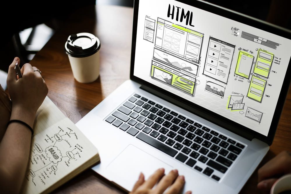 persona aprendiendo diseño web online